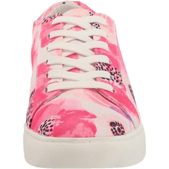 Kenneth Cole Women's Kam Sneaker with Gold Accent Stripe Great Summer Shoe - Picture 1 of 7